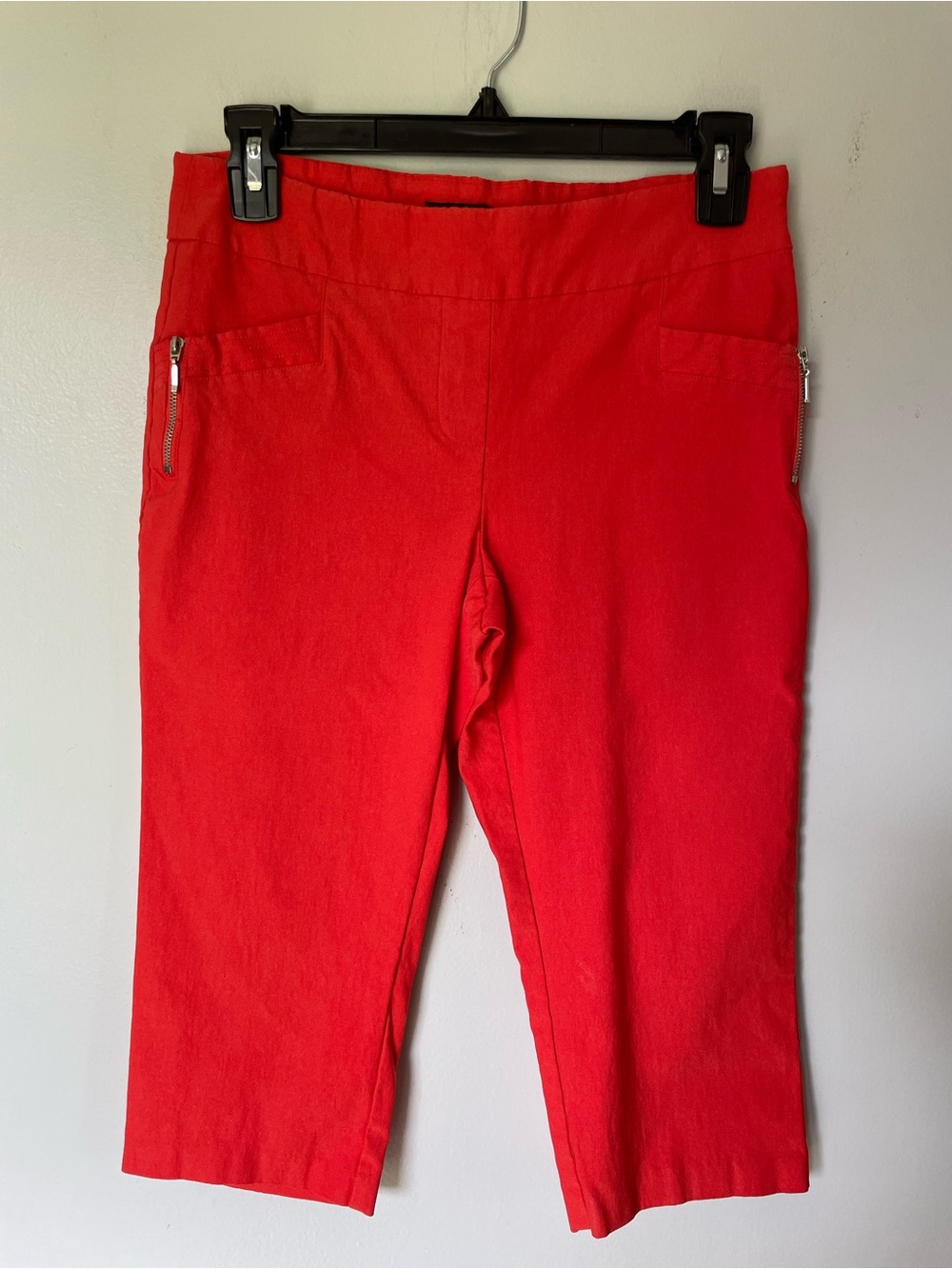 SOHO Red Cropped Zip Pocket Capri Pants, Size S